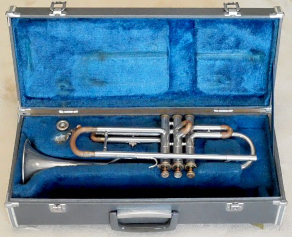 NIKKAN TRUMPET TR-134 in the case